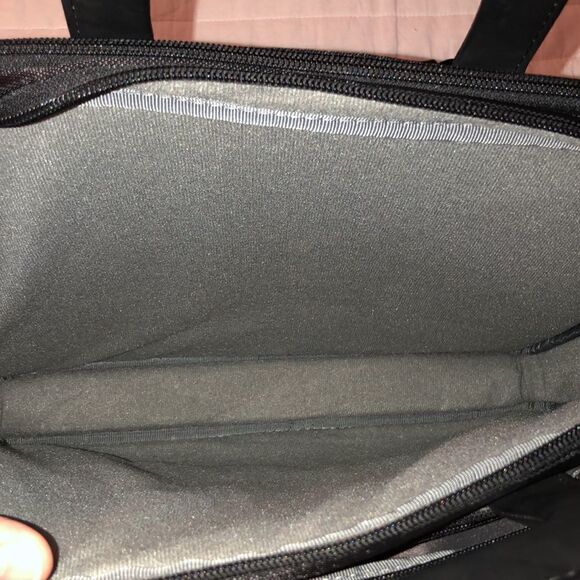 Dell Tech Padded Laptop Travel Bag with a Crossbody Strap - Picture 9 of 13